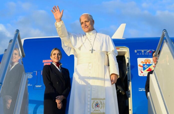 Papa_sale_in_aereo